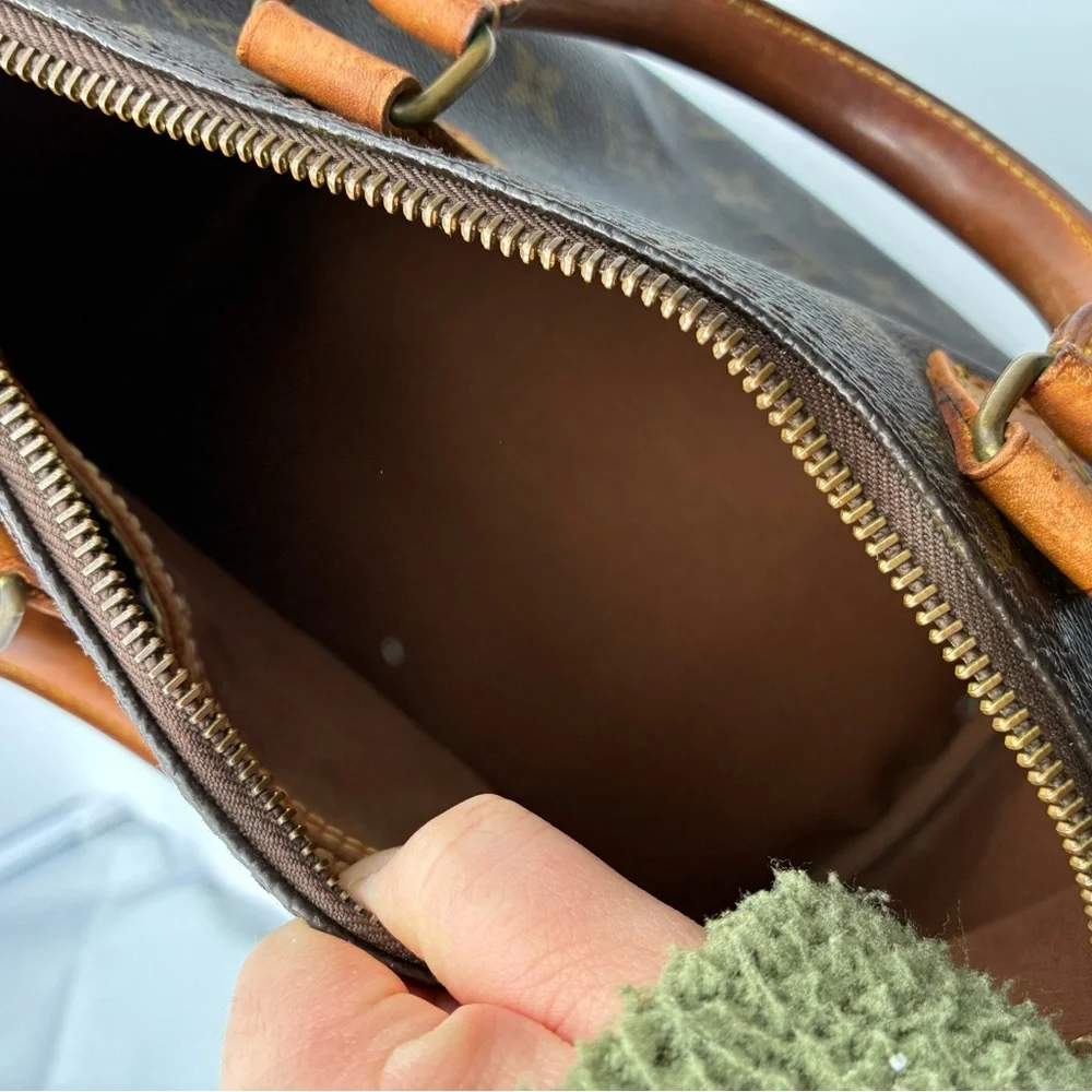 Sold ❌ Louis Vuitton monogram vintage speedy 25 hand bag